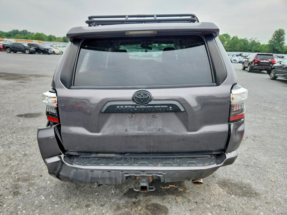 Photo 6 from auction – 2018 TOYOTA 4RUNNER with VIN JTEBU5JR6J5519111