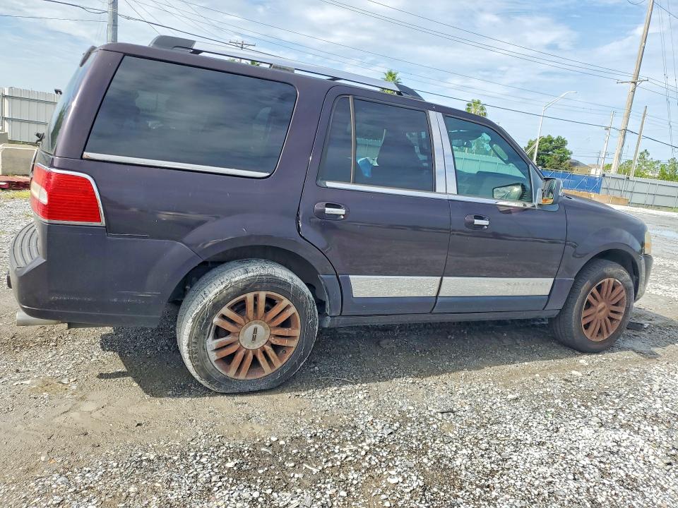 Photo 3 from auction – 2007 LINCOLN NAVIGATOR with VIN 5LMFU27517LJ10813