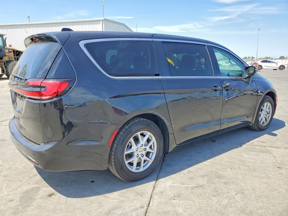 Фото 3 с аукциона – 2023 CHRYSLER PACIFICA с VIN 2C4RC1BG3PR550422