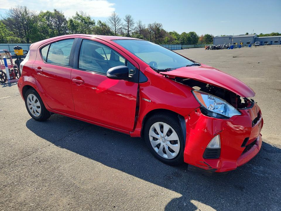 Photo 4 from auction – 2014 TOYOTA PRIUS C with VIN JTDKDTB35E1561043