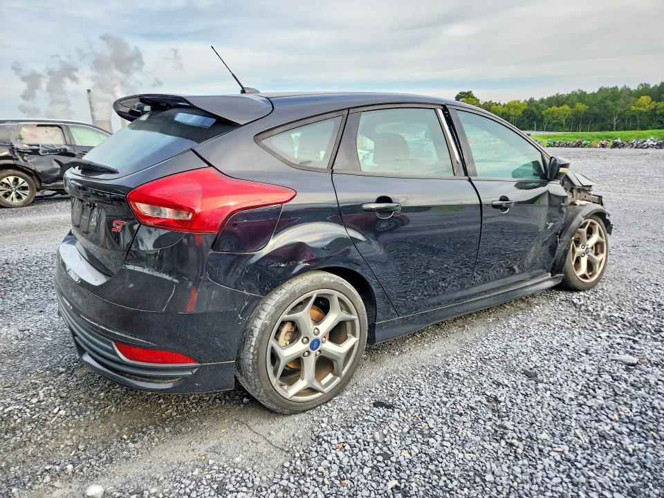 Photo 3 from auction – 2017 FORD FOCUS with VIN 1FADP3L9XHL227589