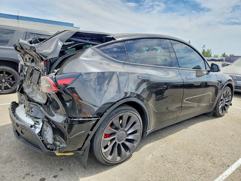Снимка 3 от търг – 2023 TESLA MODEL Y с VIN 7SAYGDEF2PF659683