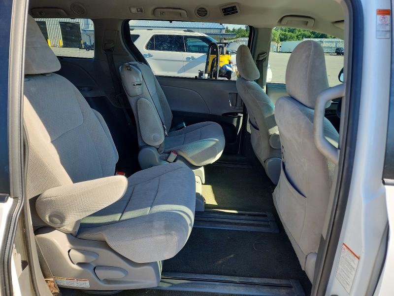 Photo 11 from auction – 2017 TOYOTA SIENNA with VIN 5TDKZ3DC8HS875601