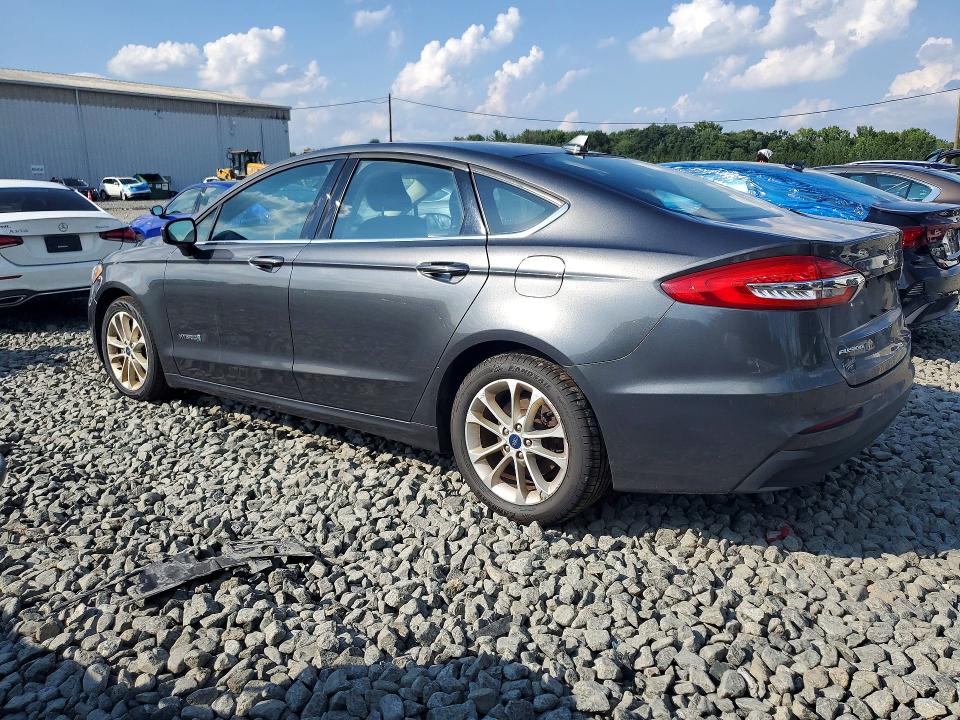 Photo 2 from auction – 2019 FORD FUSION with VIN 3FA6P0LU1KR146162
