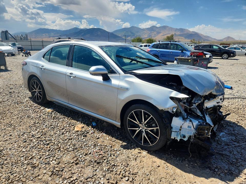 Photo 4 from auction – 2021 TOYOTA CAMRY with VIN 4T1G31AK7MU028402