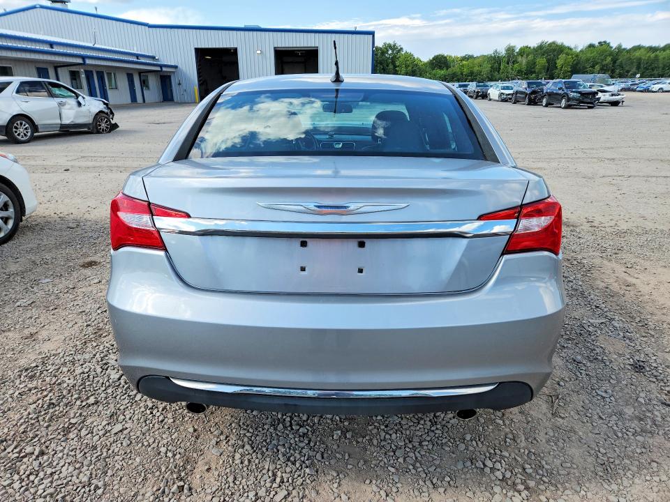 Photo 6 from auction – 2014 CHRYSLER 200 with VIN 1C3CCBCG2EN156788