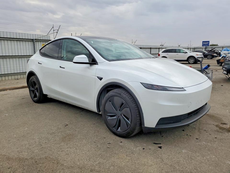 Снимка 4 от търг – 2026 TESLA MODEL Y с VIN 7SAYGDEE7TA663341