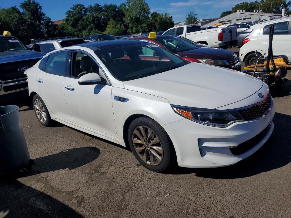 Photo 4 from auction – 2018 KIA OPTIMA with VIN 5XXGU4L34JG239180