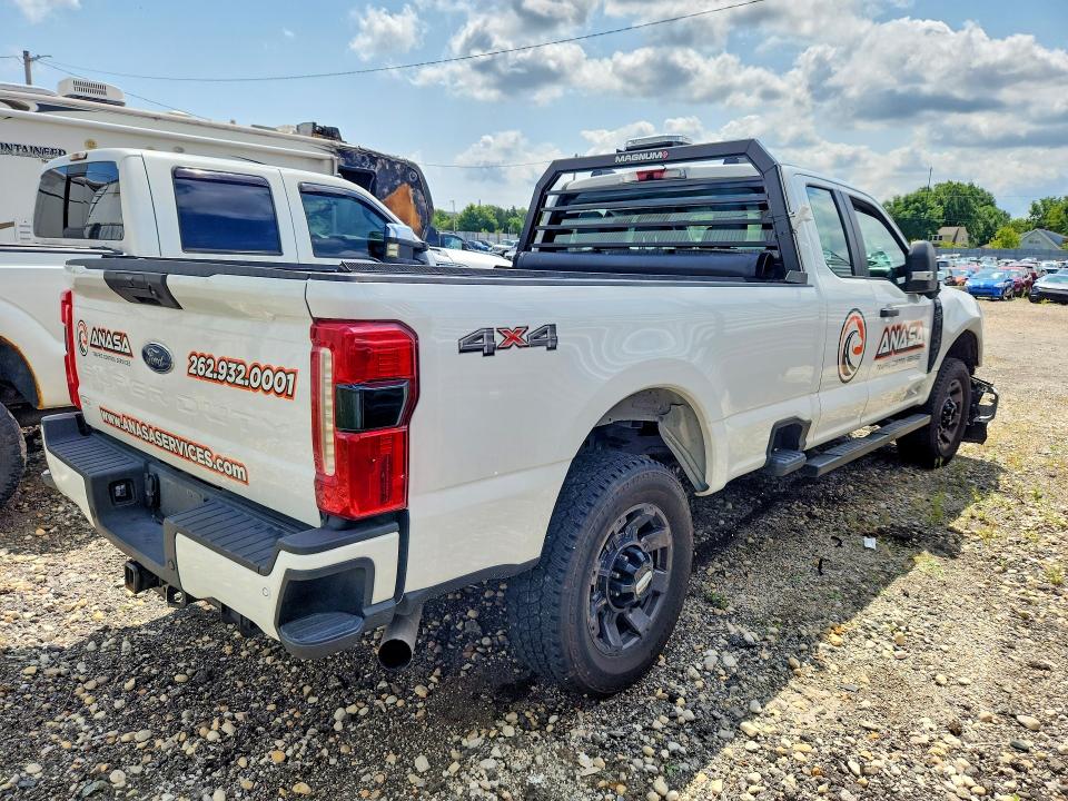 Photo 3 from auction – 2025 FORD F350 with VIN 1FT8X3BN5SED19456