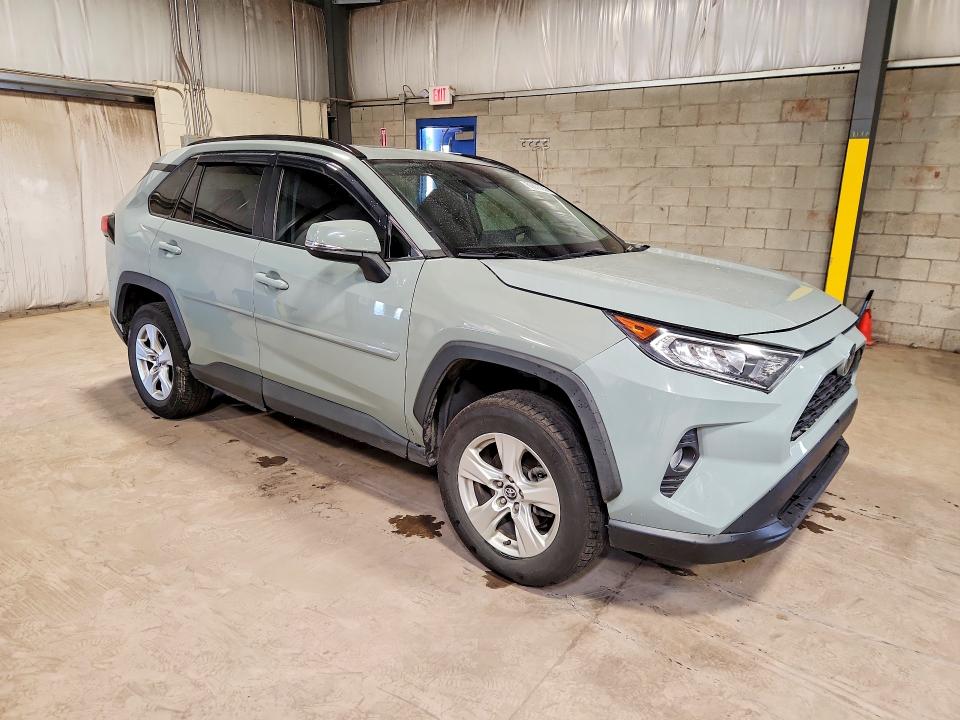 Photo 4 from auction – 2020 TOYOTA RAV4 with VIN 2T3W1RFV2LW092520