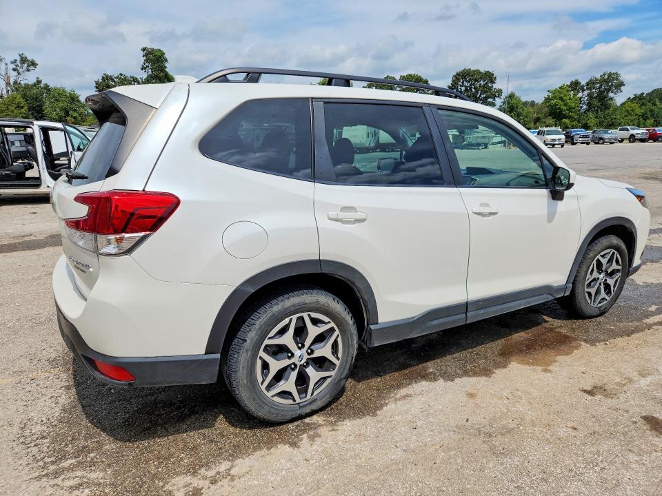 Photo 3 from auction – 2023 SUBARU FORESTER with VIN JF2SKADC5PH448583