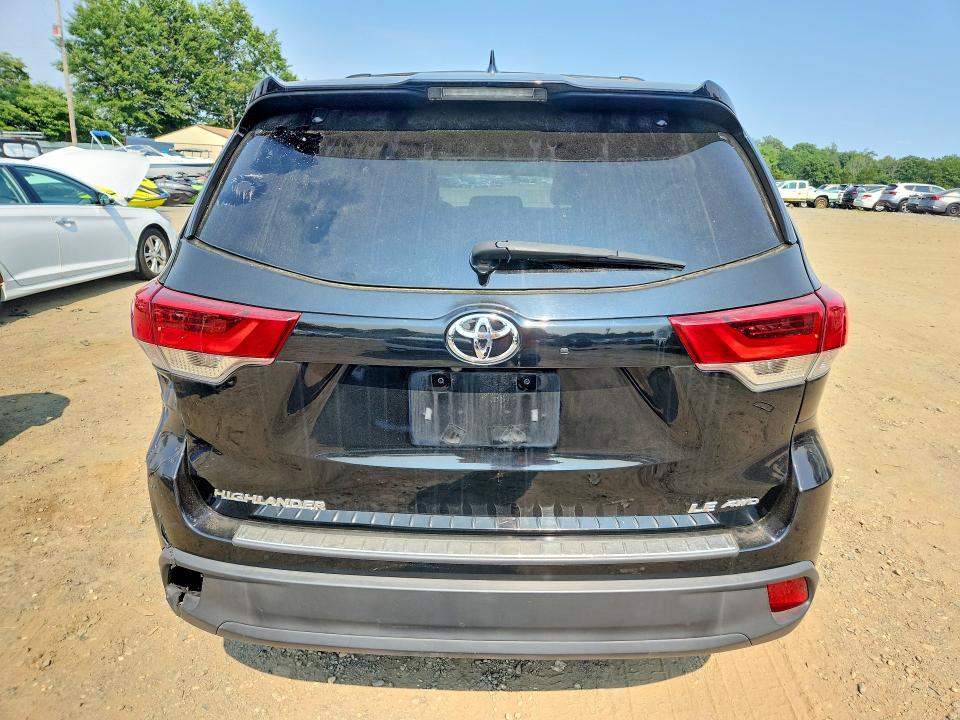 Photo 6 from auction – 2018 TOYOTA HIGHLANDER with VIN 5TDBZRFH7JS912431
