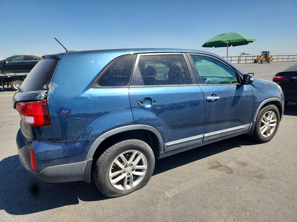 Photo 3 from auction – 2015 KIA SORENTO with VIN 5XYKT3A68FG553762