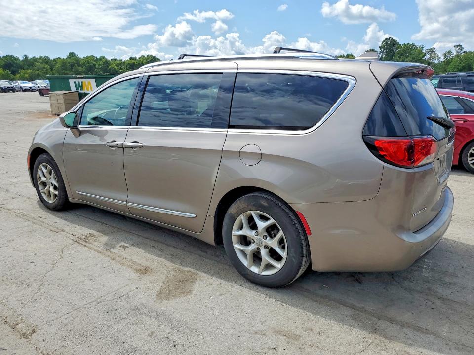 Photo 2 from auction – 2018 CHRYSLER PACIFICA with VIN 2C4RC1BG2JR235702