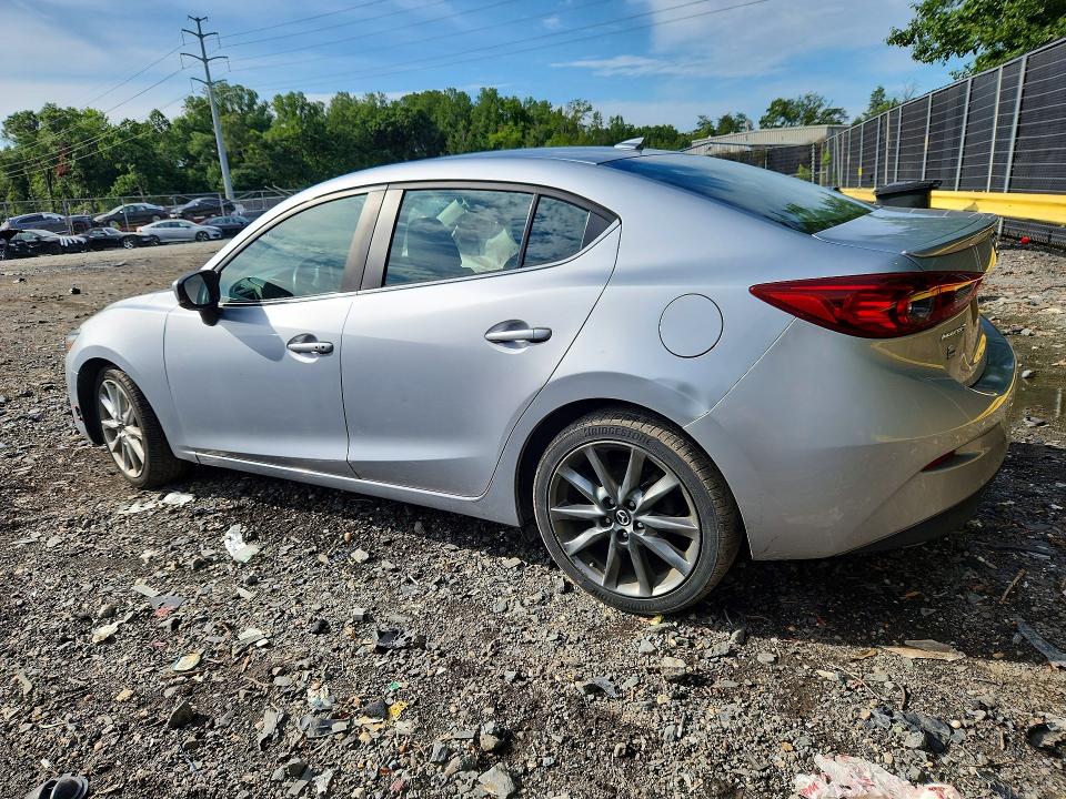 Photo 2 from auction – 2018 MAZDA 3 with VIN 3MZBN1V35JM161233