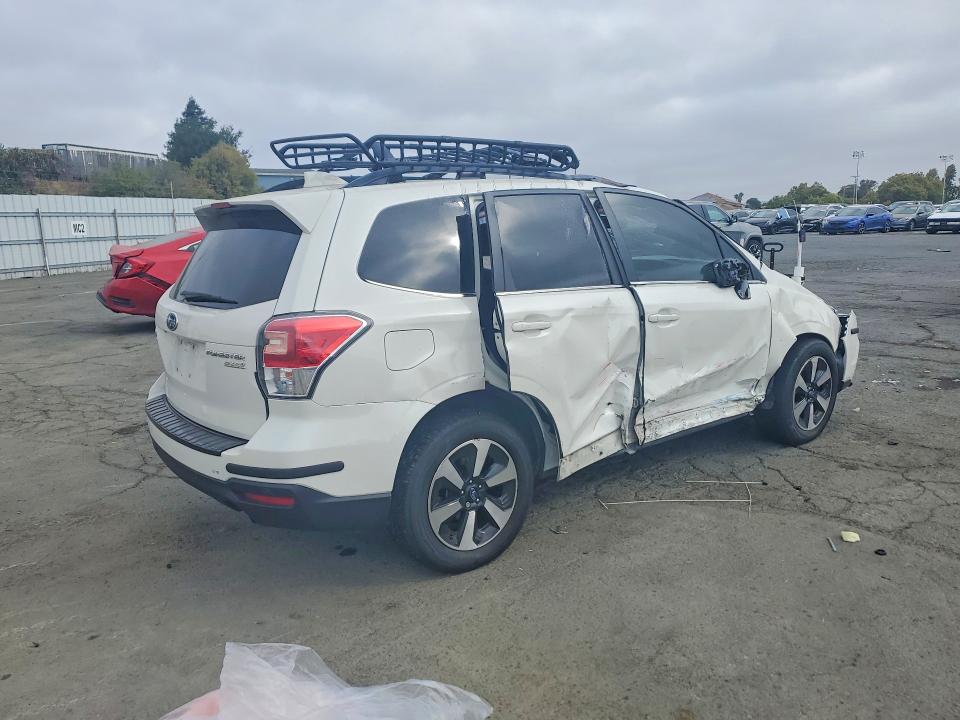 Photo 3 from auction – 2017 SUBARU FORESTER with VIN JF2SJARC1HH497826