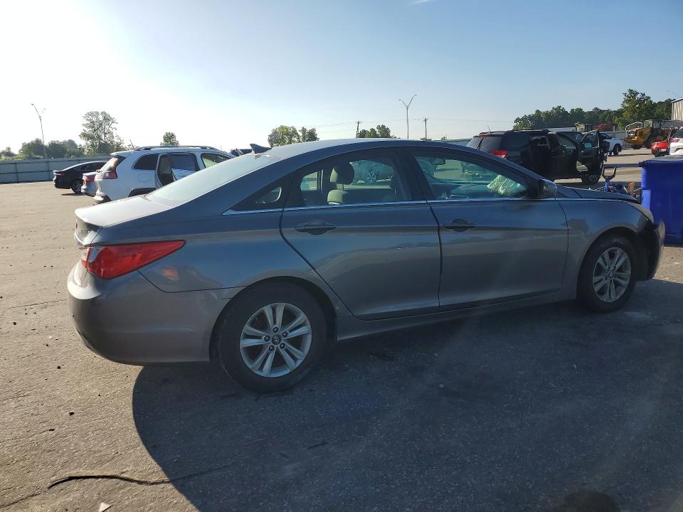 Photo 3 from auction – 2011 HYUNDAI SONATA with VIN 5NPEB4AC5BH149042