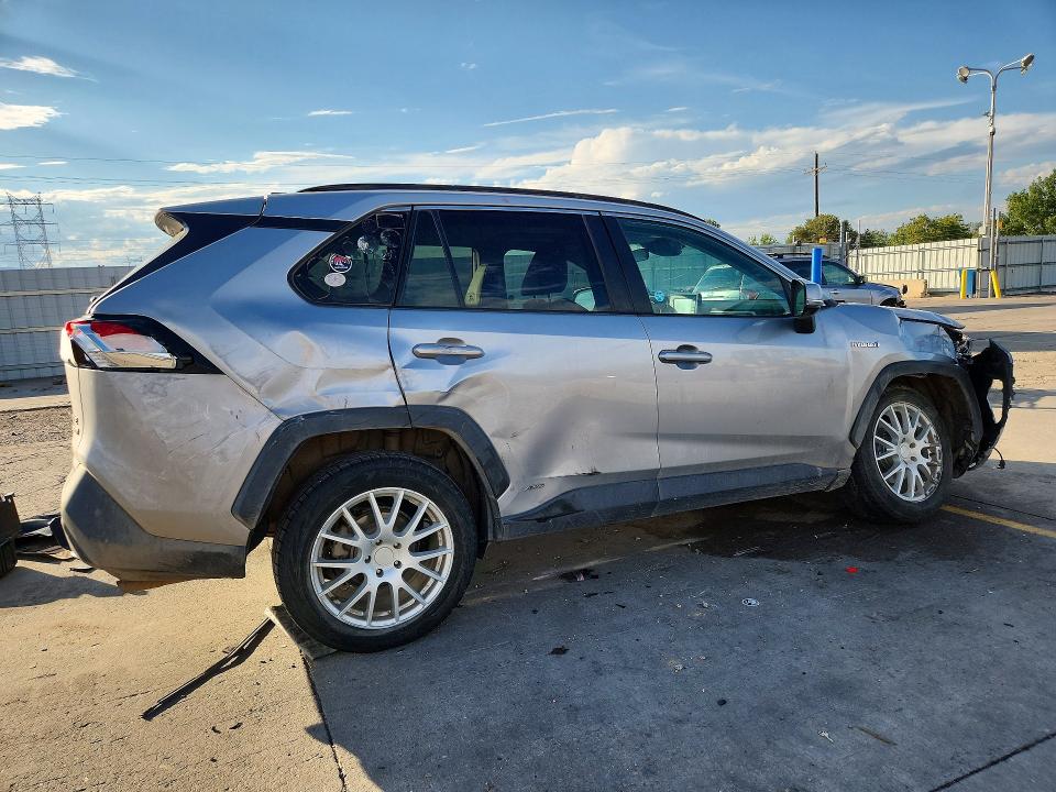 Снимка 3 от търг – 2021 TOYOTA RAV4 HYBRID с VIN 4T3B6RFV3MU048995