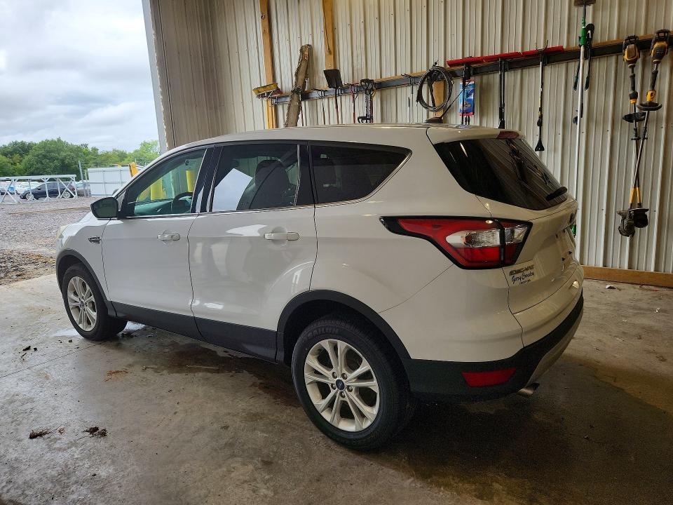 Photo 2 from auction – 2017 FORD ESCAPE with VIN 1FMCU0GDXHUC25147