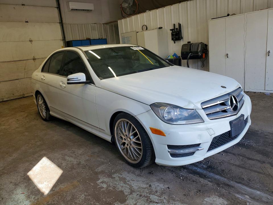 Photo 4 from auction – 2012 MERCEDES-BENZ C with VIN WDDGF8BB7CR196888