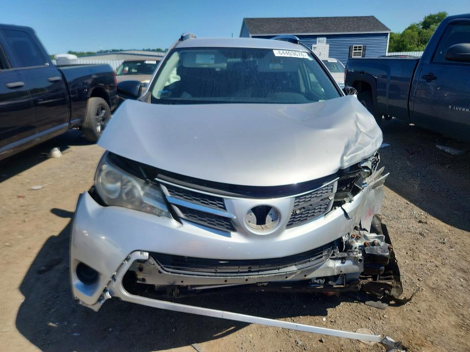 Photo 5 from auction – 2015 TOYOTA RAV4 with VIN JTMBFREV2FJ050238