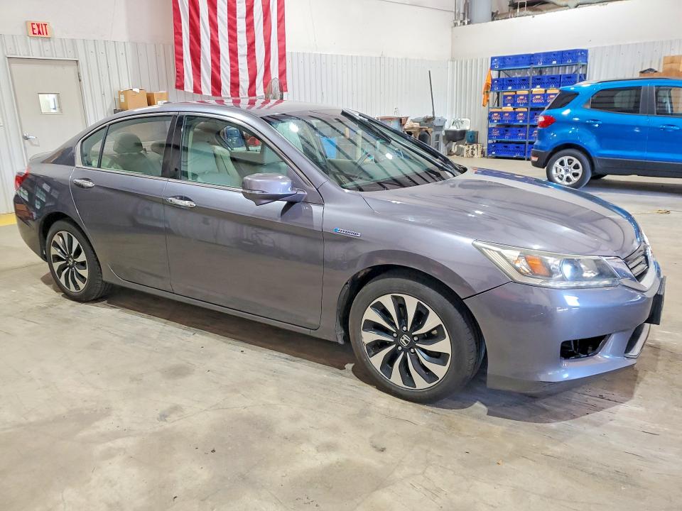 Photo 4 from auction – 2015 HONDA ACCORD with VIN 1HGCR6F55FA010665