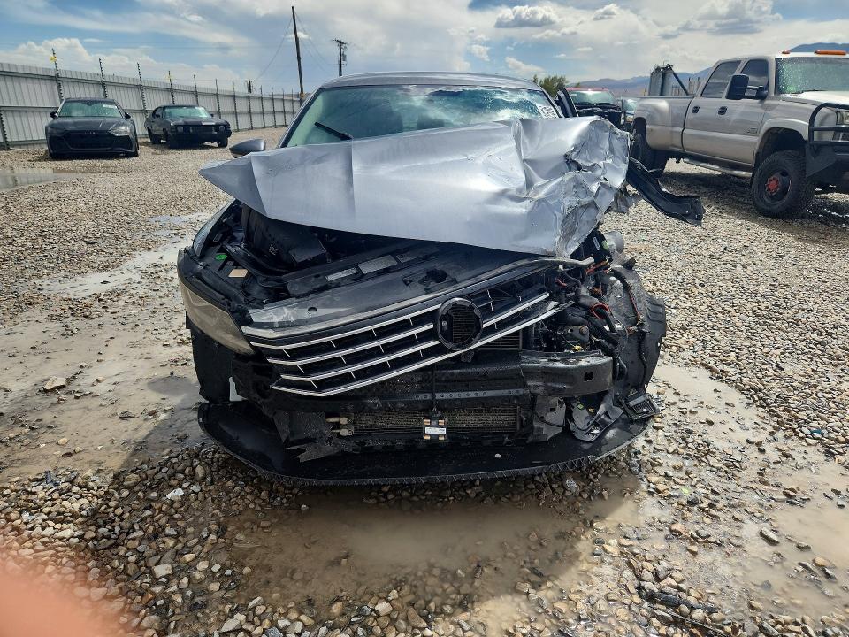 Photo 5 from auction – 2017 VOLKSWAGEN PASSAT with VIN 1VWAT7A3XHC003539