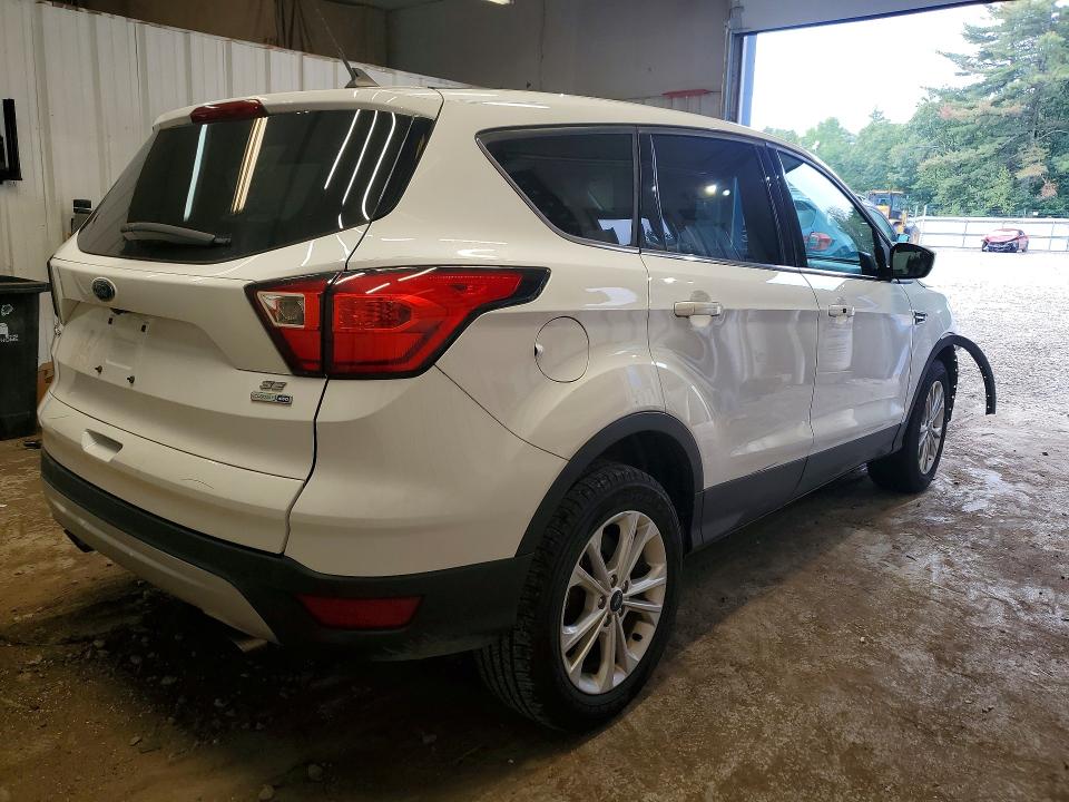 Photo 3 from auction – 2019 FORD ESCAPE with VIN 1FMCU9GD7KUA65997