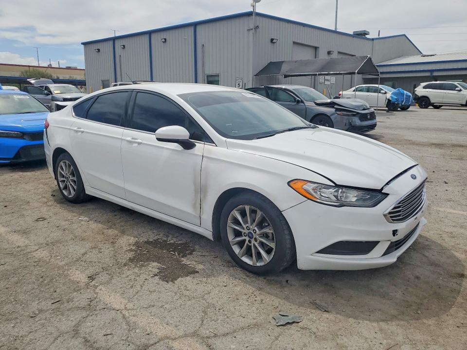 Photo 4 from auction – 2017 FORD FUSION with VIN 3FA6P0LU3HR386676