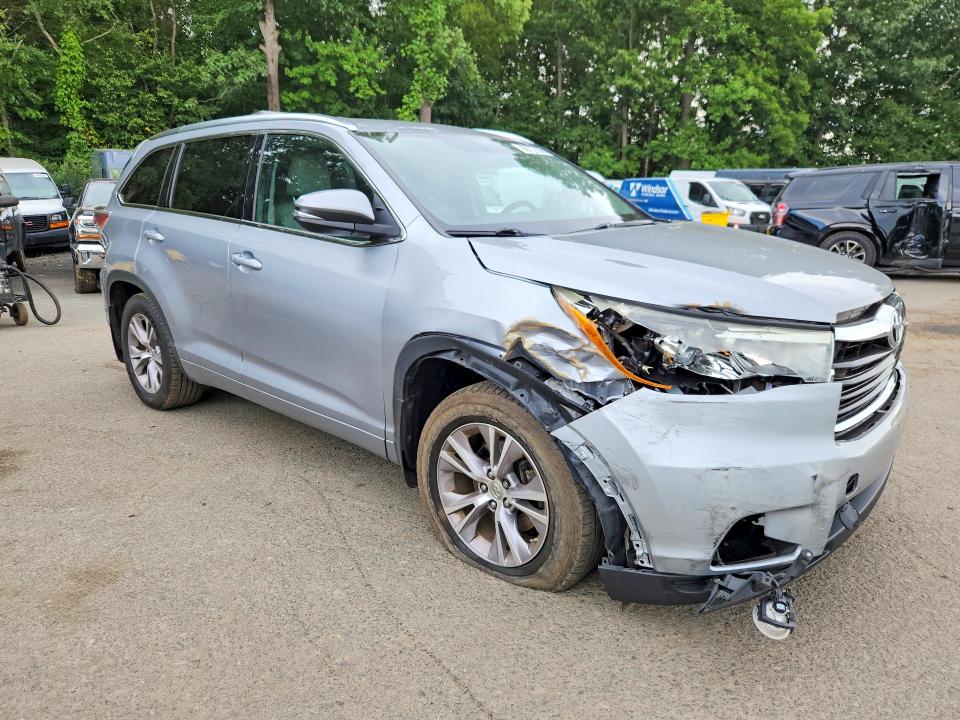 Photo 4 from auction – 2015 TOYOTA HIGHLANDER with VIN 5TDJKRFHXFS089386