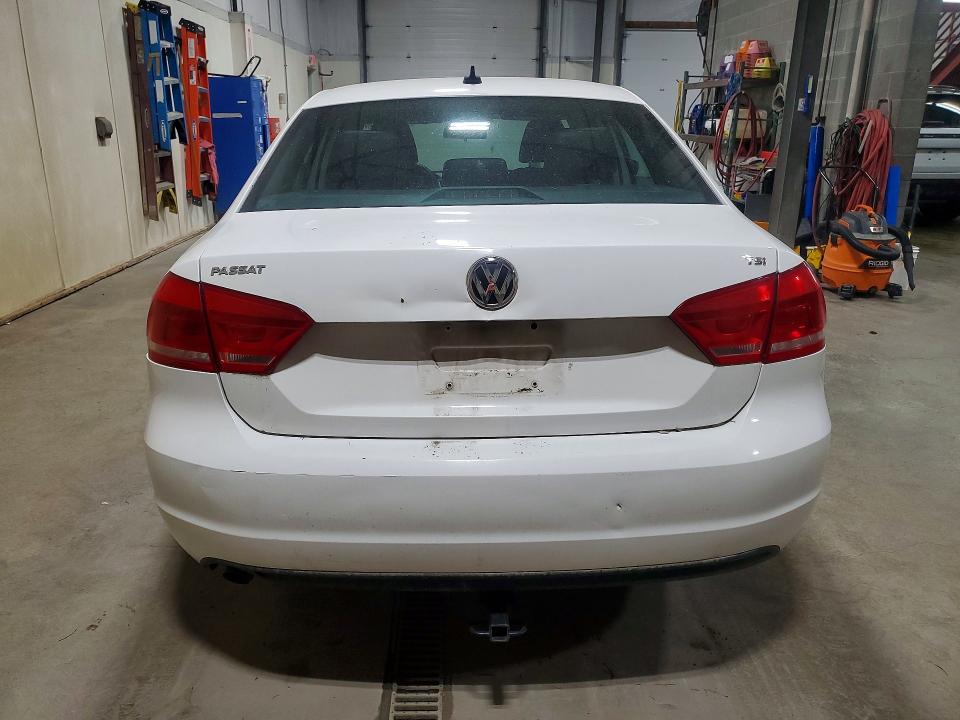 Photo 6 from auction – 2014 VOLKSWAGEN PASSAT with VIN 1VWAT7A39EC037516