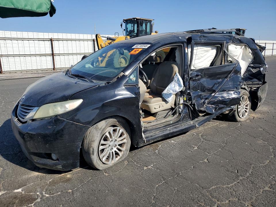2015 TOYOTA SIENNA - Търг №66749346