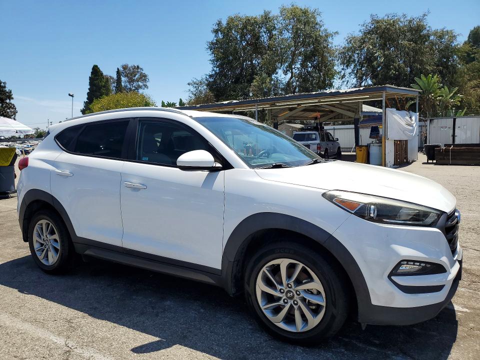 Photo 4 from auction – 2016 HYUNDAI TUCSON with VIN KM8J33A48GU180213