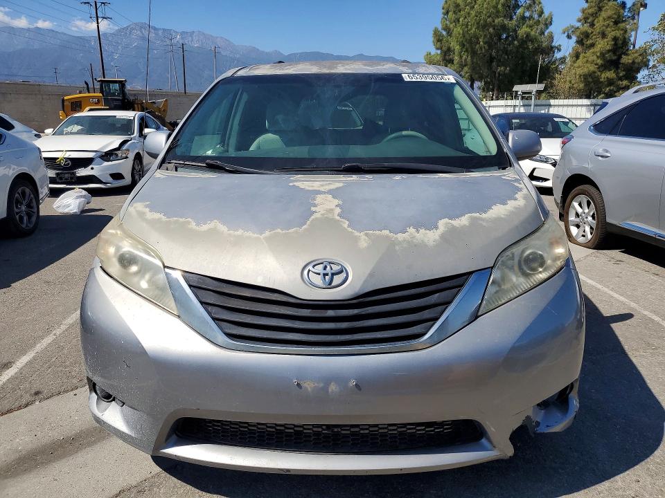 Photo 5 from auction – 2011 TOYOTA SIENNA with VIN 5TDKK3DC6BS042357
