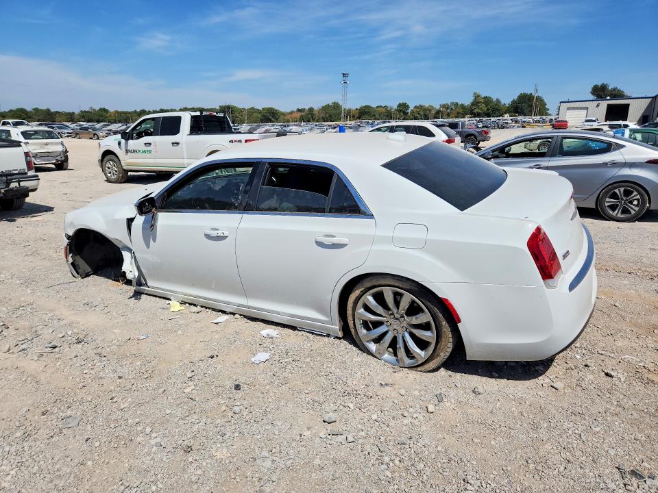 Фото 2 с аукциона – 2019 CHRYSLER 300 с VIN 2C3CCAAGXKH610416