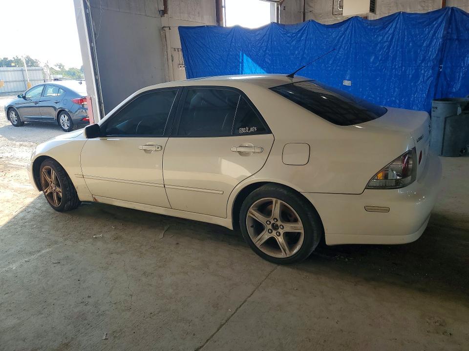 Foto 2 de la subasta – 2001 LEXUS IS con VIN JTHBD182110027393