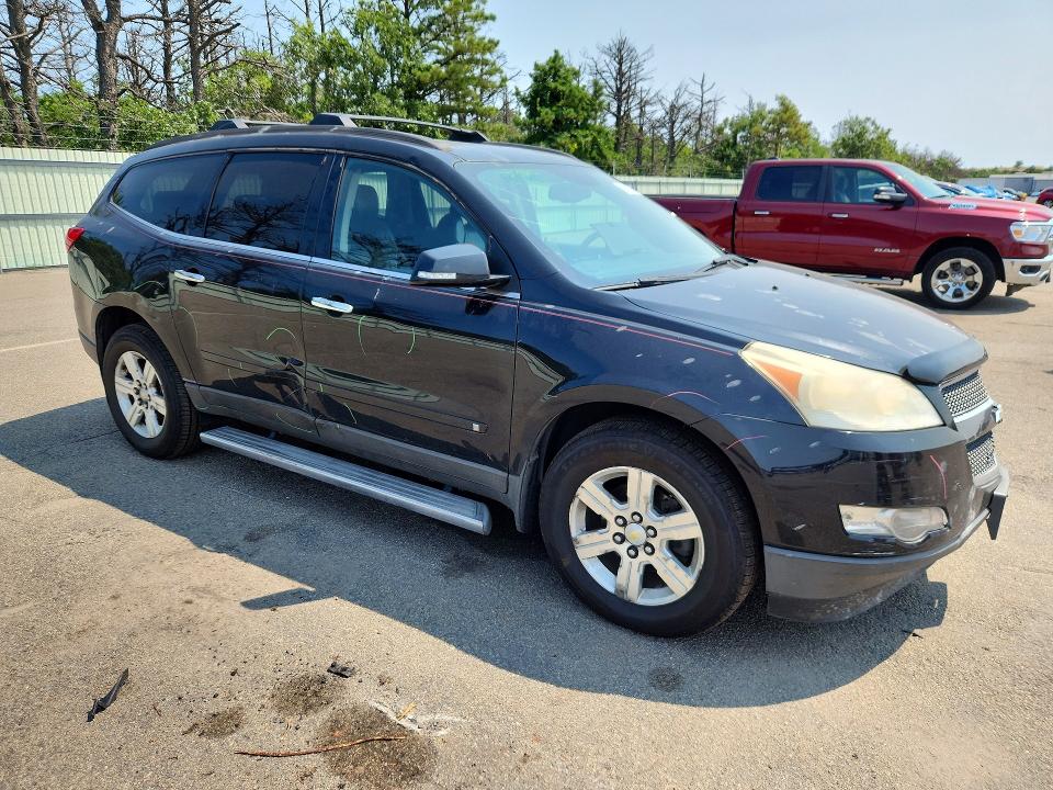 Photo 4 from auction – 2010 CHEVROLET TRAVERSE with VIN 1GNLVGED4AS145347