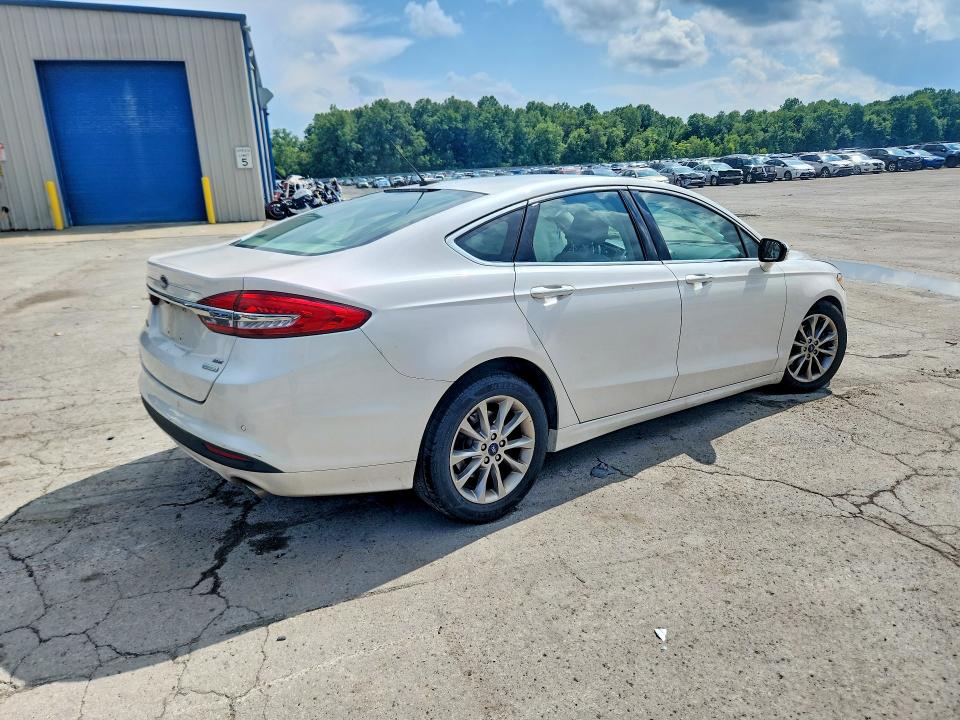 Photo 3 from auction – 2017 FORD FUSION with VIN 3FA6P0HD7HR251015