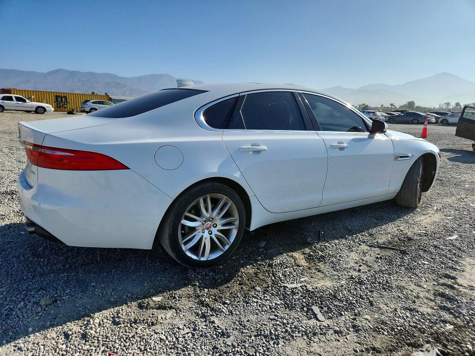 Photo 3 from auction – 2017 JAGUAR XF with VIN SAJBE4BV4HCY26730
