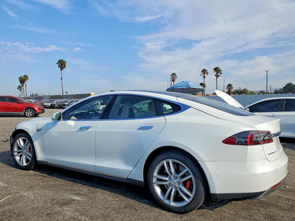Photo 2 from auction – 2015 TESLA MODEL S with VIN 5YJSA1V43FF100935