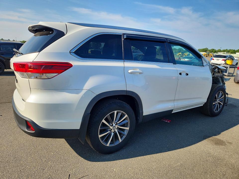 Photo 3 from auction – 2026 TOYOTA HIGHLANDER with VIN 5TDJZRFH0KS593063
