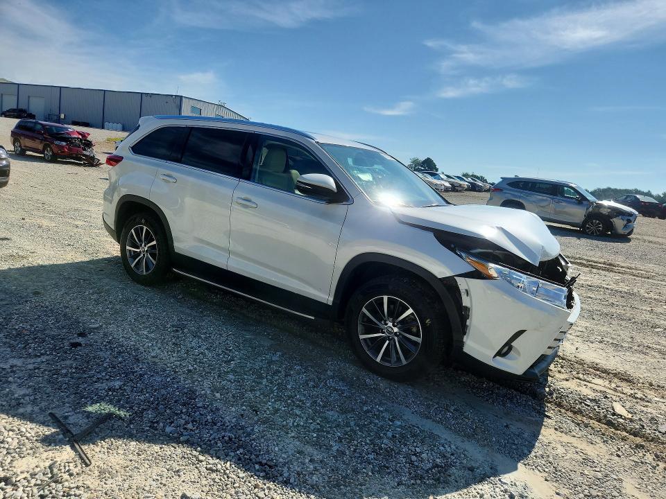 Photo 4 from auction – 2019 TOYOTA HIGHLANDER with VIN 5TDKZRFH2KS552423