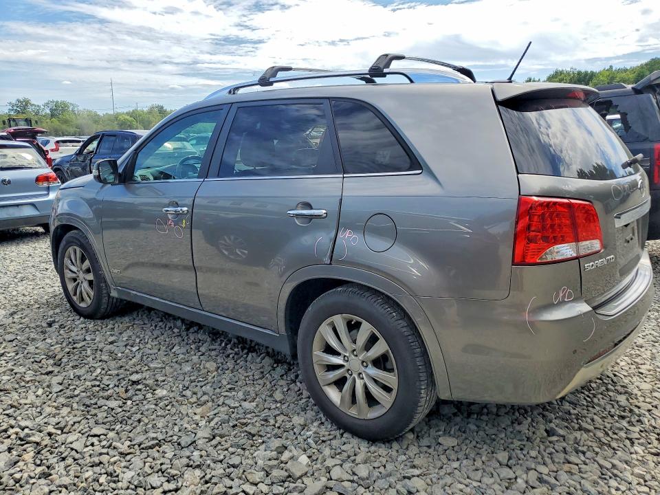 Photo 2 from auction – 2013 KIA SORENTO with VIN 5XYKWDA2XDG405569