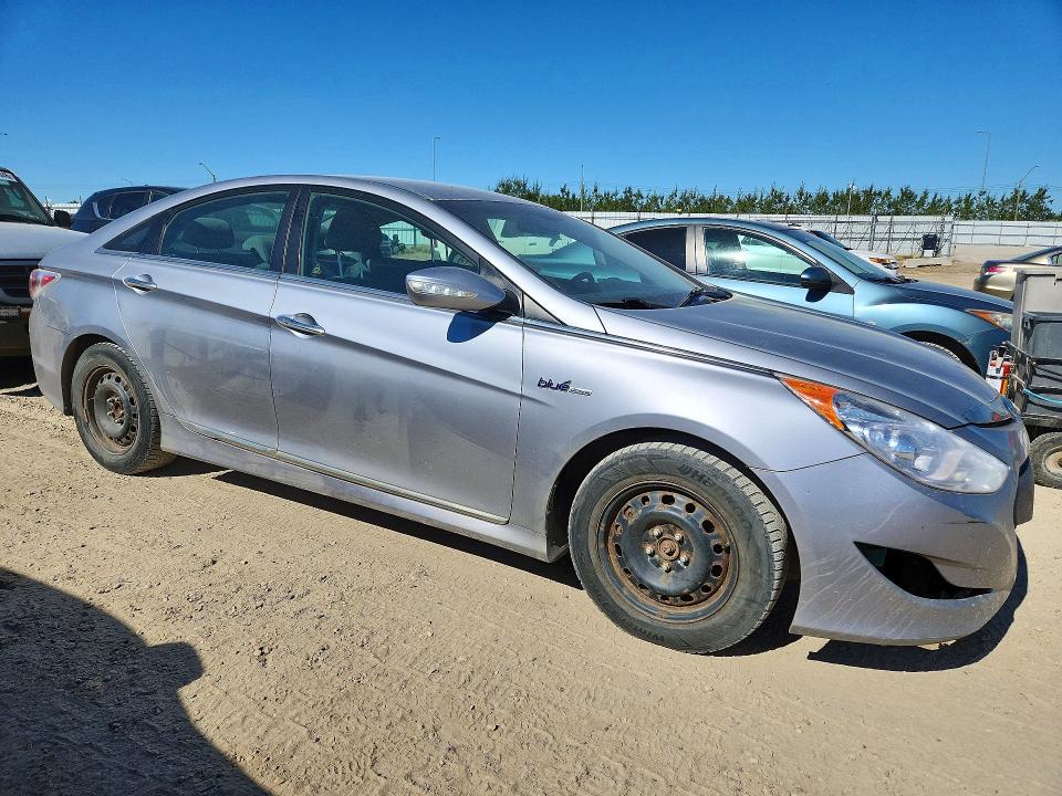 Photo 4 from auction – 2014 HYUNDAI SONATA with VIN KMHEC4A42EA118358