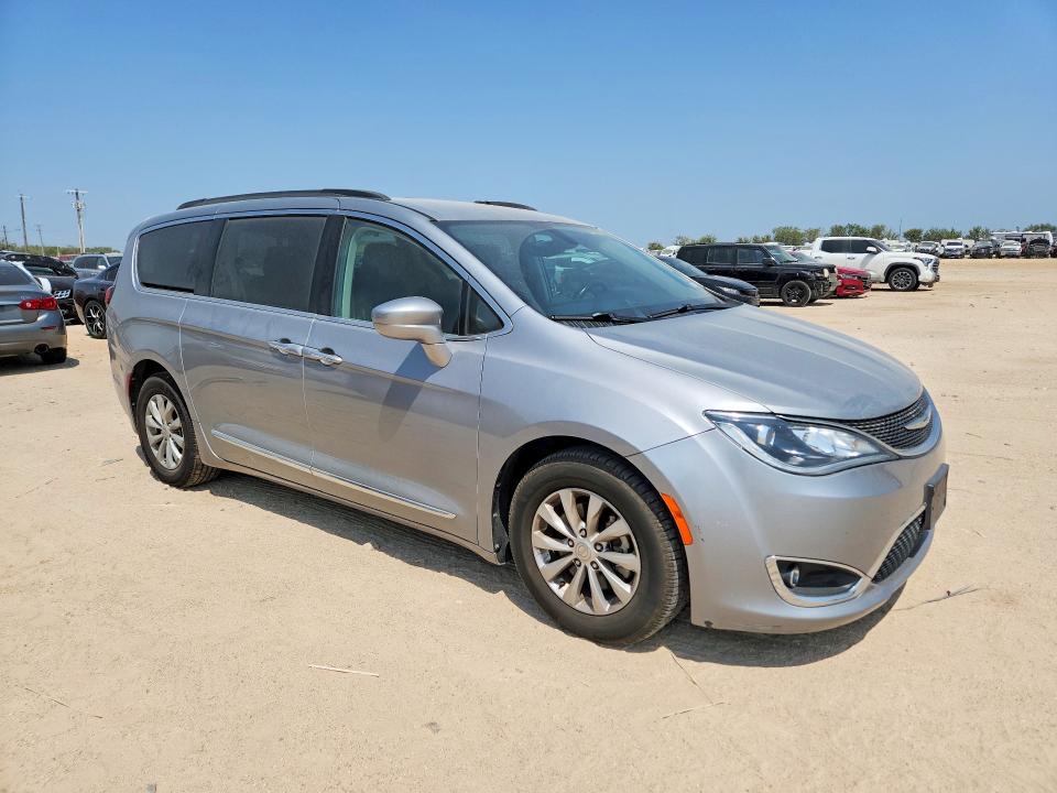 Photo 4 from auction – 2017 CHRYSLER PACIFICA with VIN 2C4RC1BG5HR613313