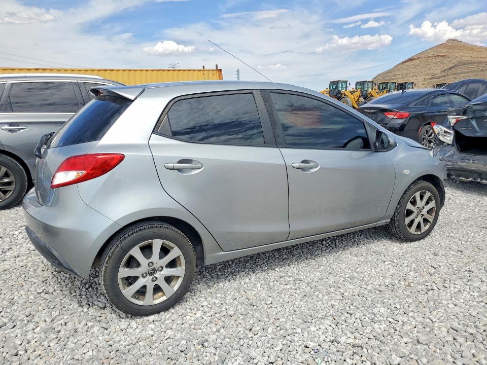 Photo 3 from auction – 2013 MAZDA MAZDA2 with VIN JM1DE1LY7D0158268
