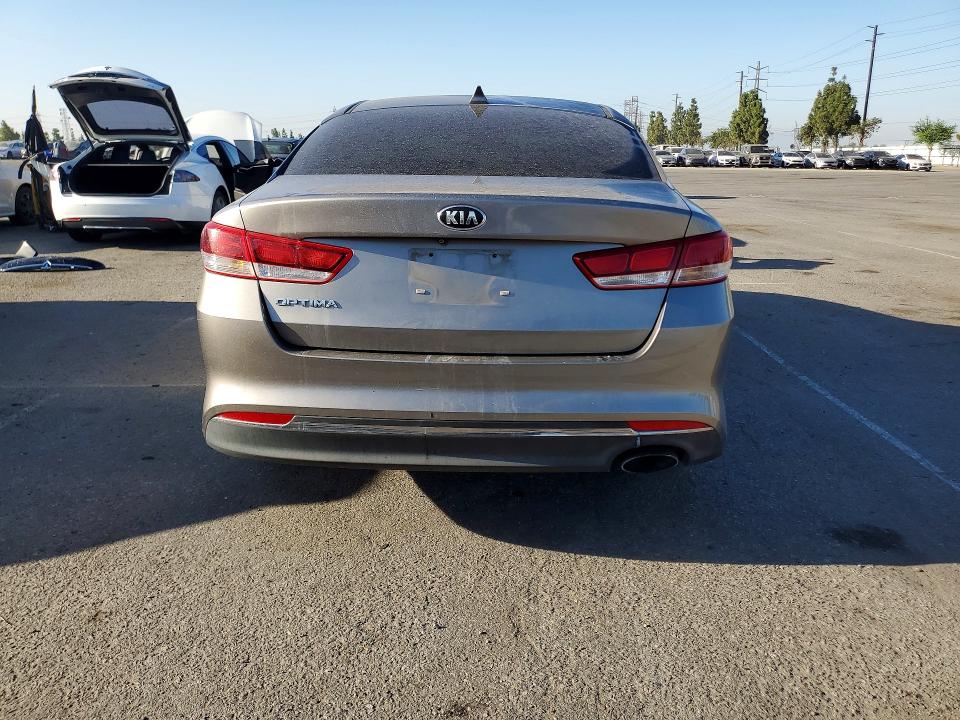 Photo 6 from auction – 2017 KIA OPTIMA with VIN 5XXGT4L31HG169764