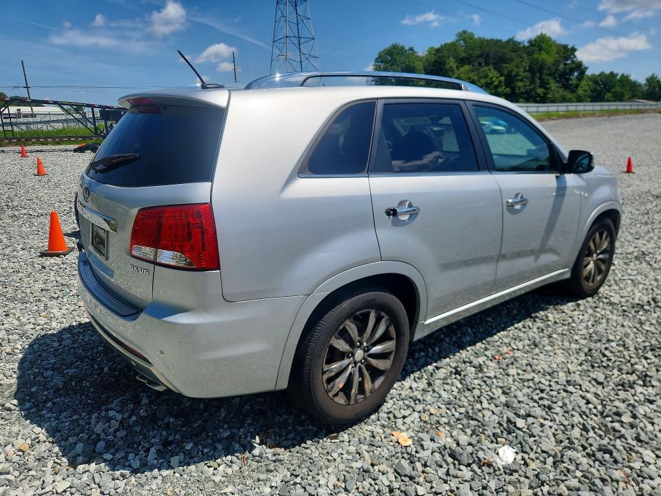 Photo 3 from auction – 2012 KIA SORENTO with VIN 5XYKW4A28CG307168