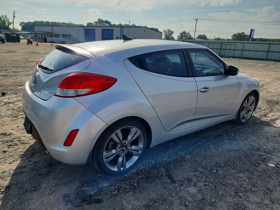 Photo 3 from auction – 2017 HYUNDAI VELOSTER with VIN KMHTC6AD8HU316691