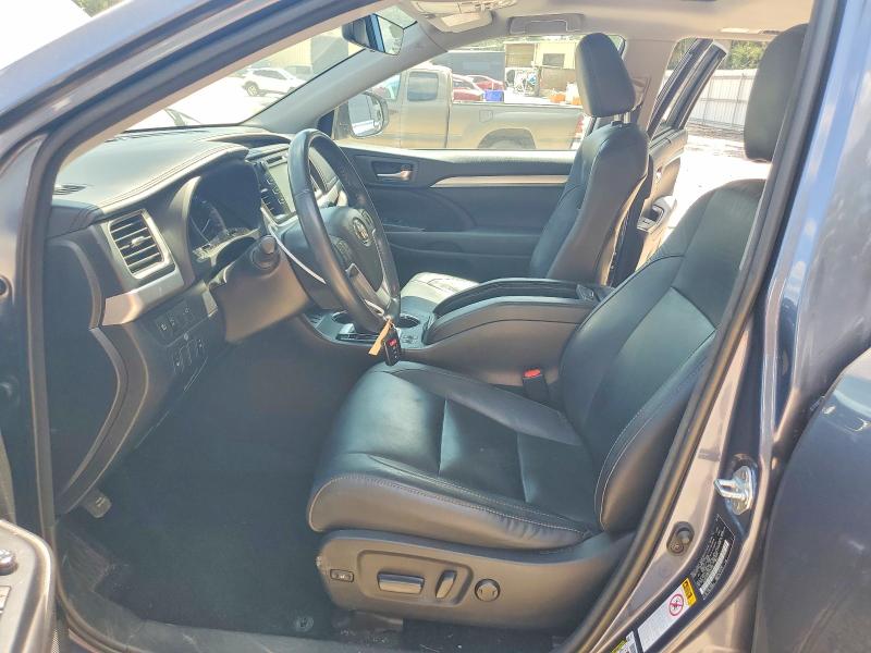 Photo 7 from auction – 2018 TOYOTA HIGHLANDER with VIN 5TDKZRFH8JS267630